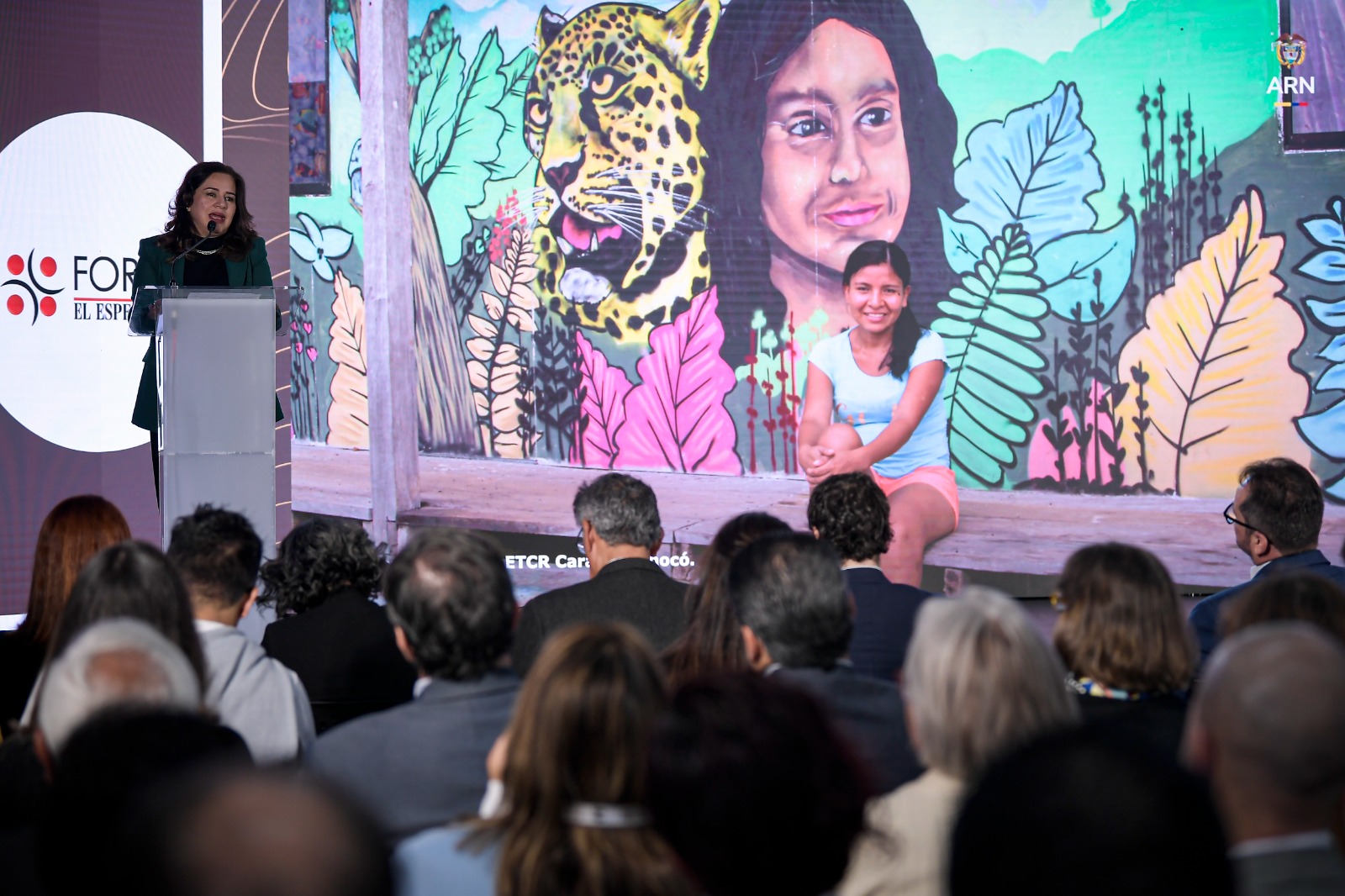La directora de la ARN, Alejandra Miller, durante el foro organizado por esa entidad, Caracol TV y El Espectador.
