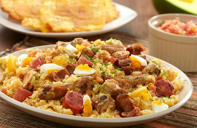Así se prepara un delicioso arroz atollado con chips de ñame