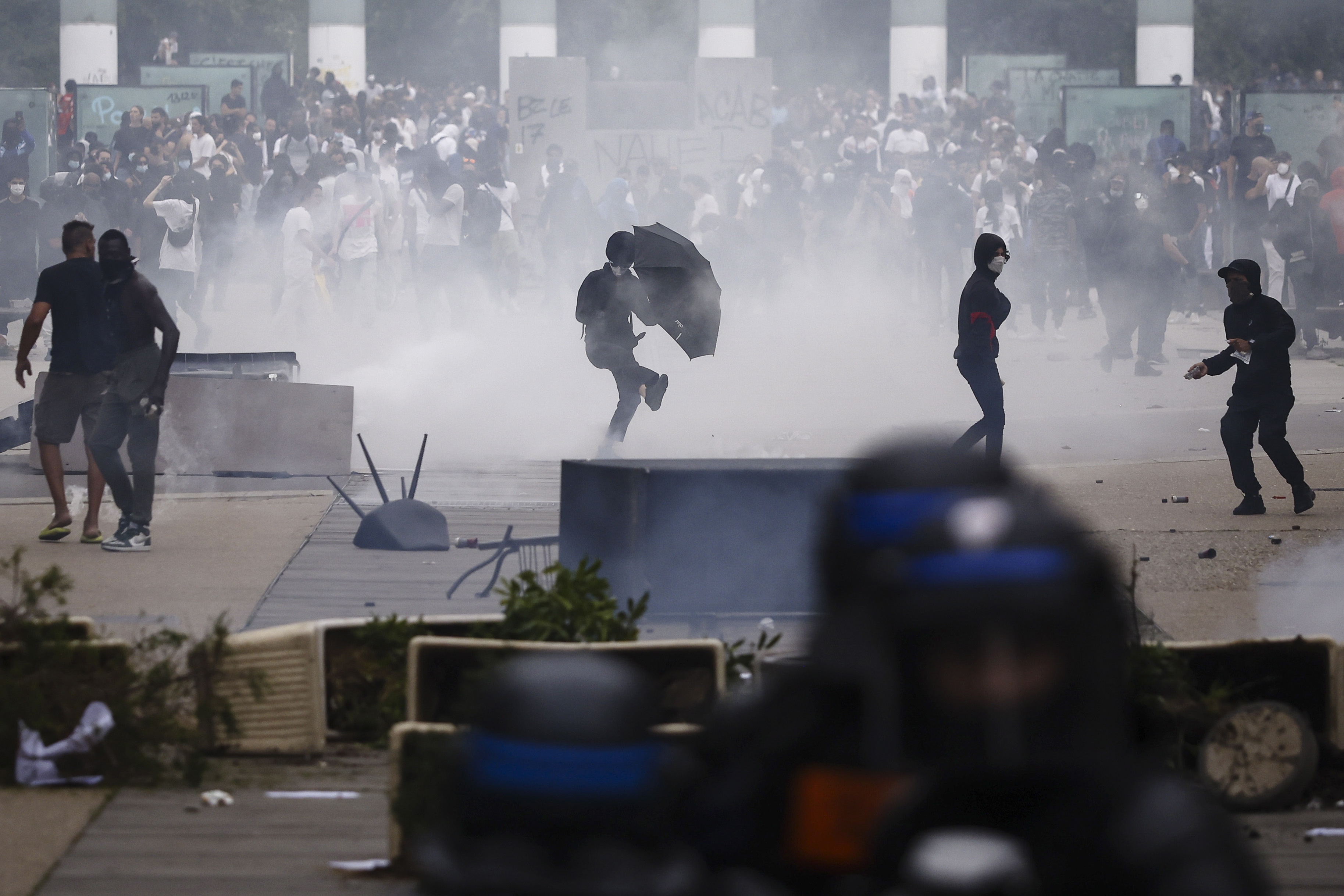 Nueva jornada de marchas y lacrimógenos en Francia por caso de violencia policial