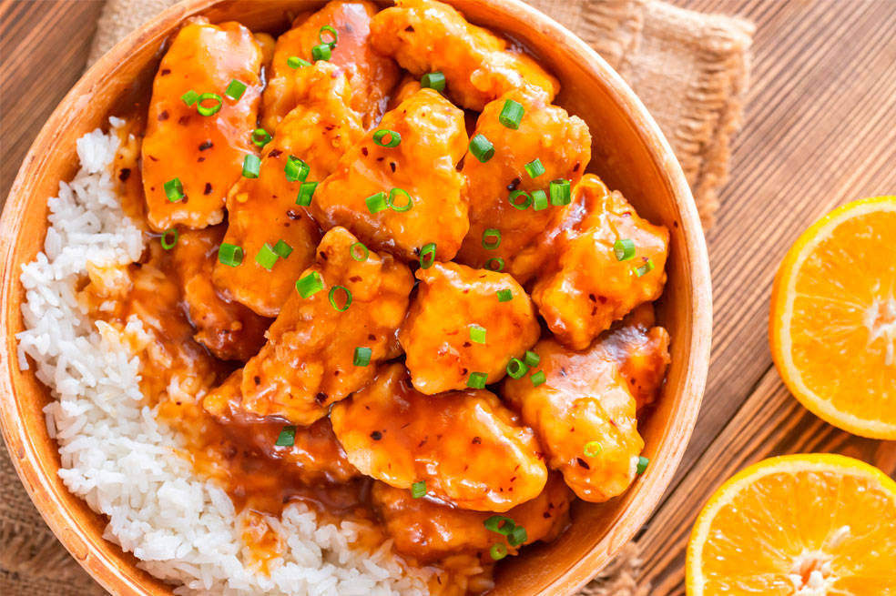 Te enseñamos a preparar pollo a la naranja para que lo disfrutes en casa.