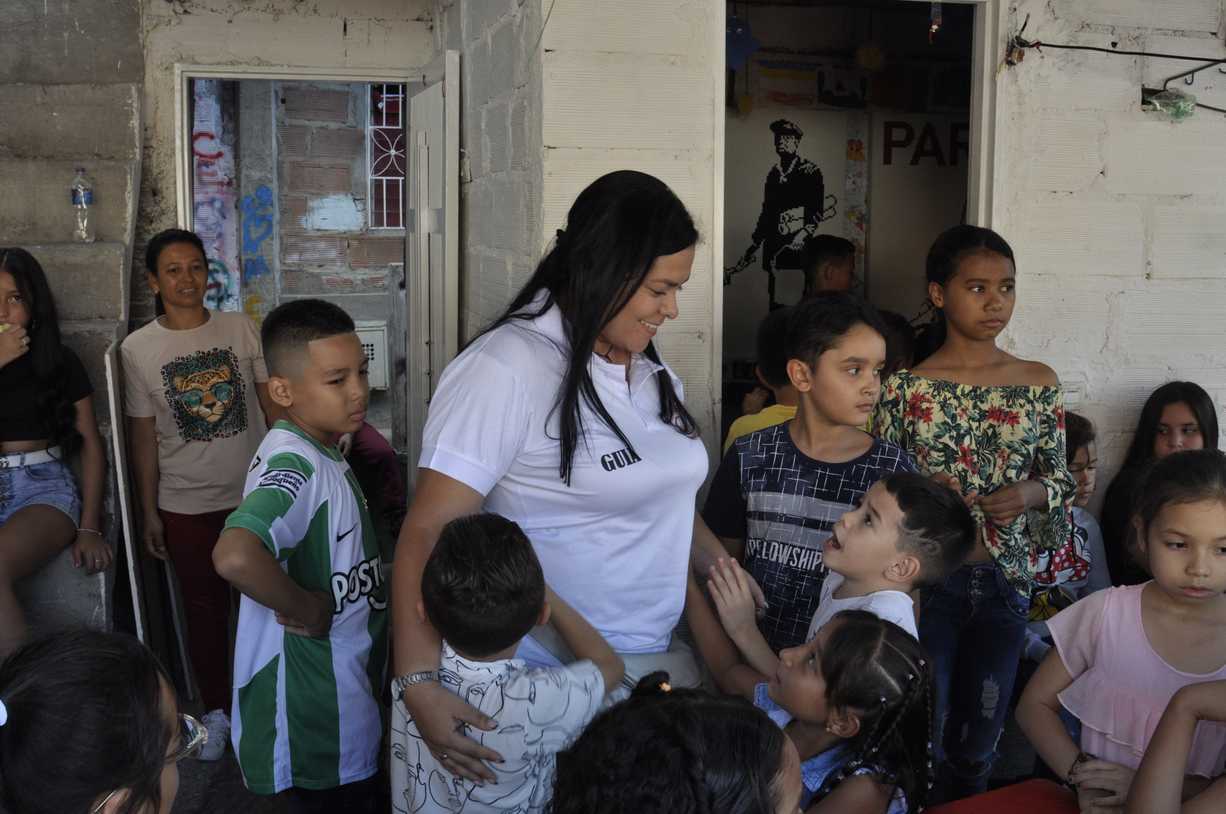 Marlly Múnera en su Fundación Sembradores de Amor en La Comuna 13.