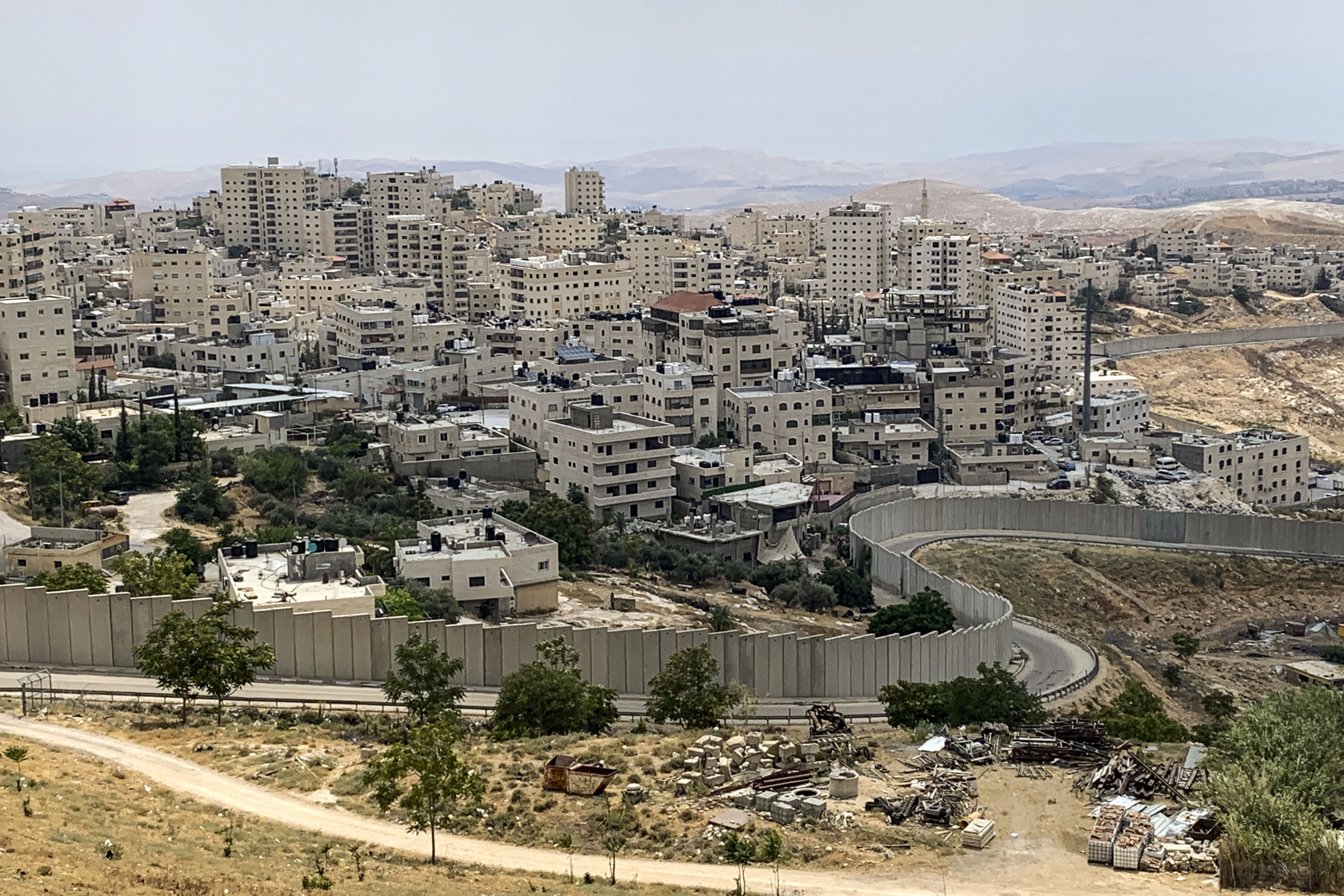 El muro de Jerusalén que desde hace 20 años encierra a miles de palestinos