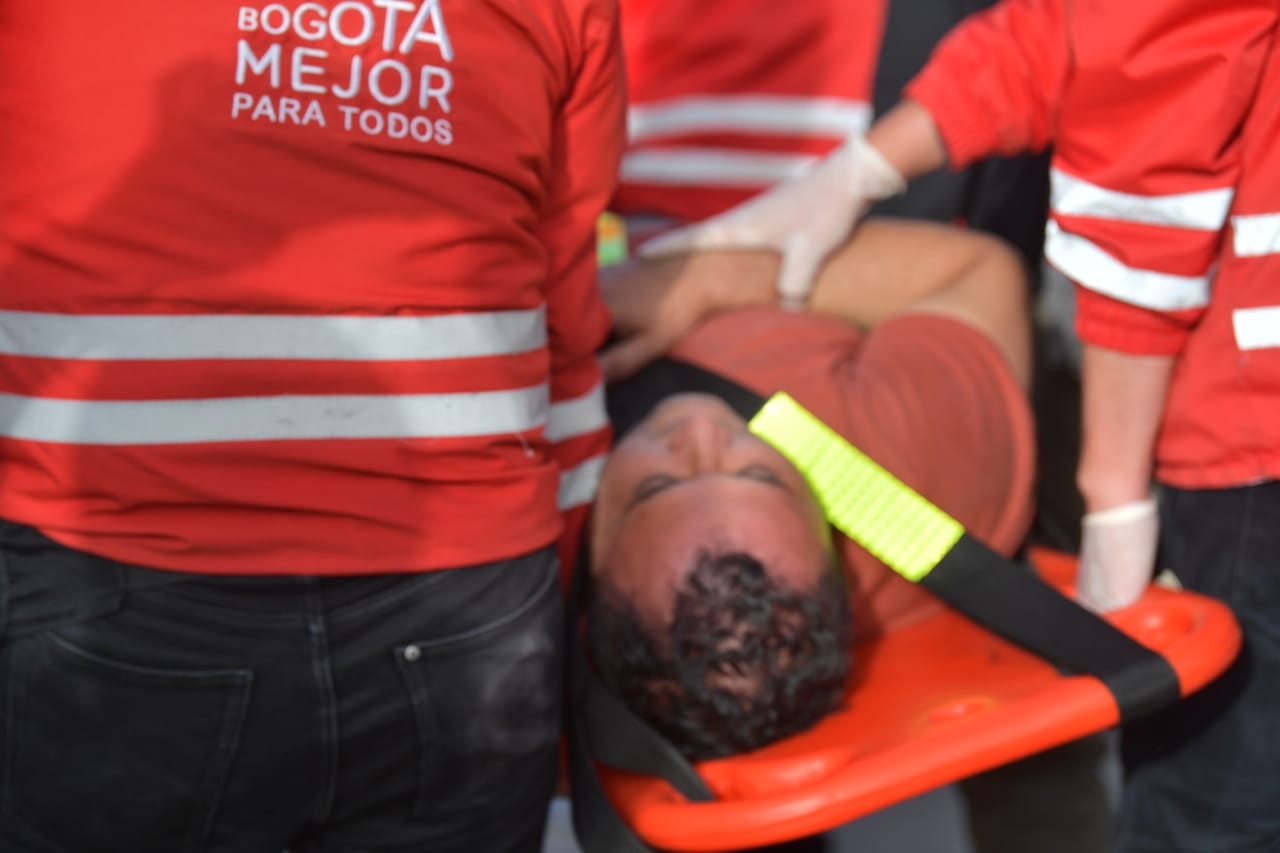 Y aunque en la mañana de este lunes, la jornada se llevó a cabo de manera pacífica, en la tarde cambió el panorama e incluso, hubo varios heridos por los desmanes.