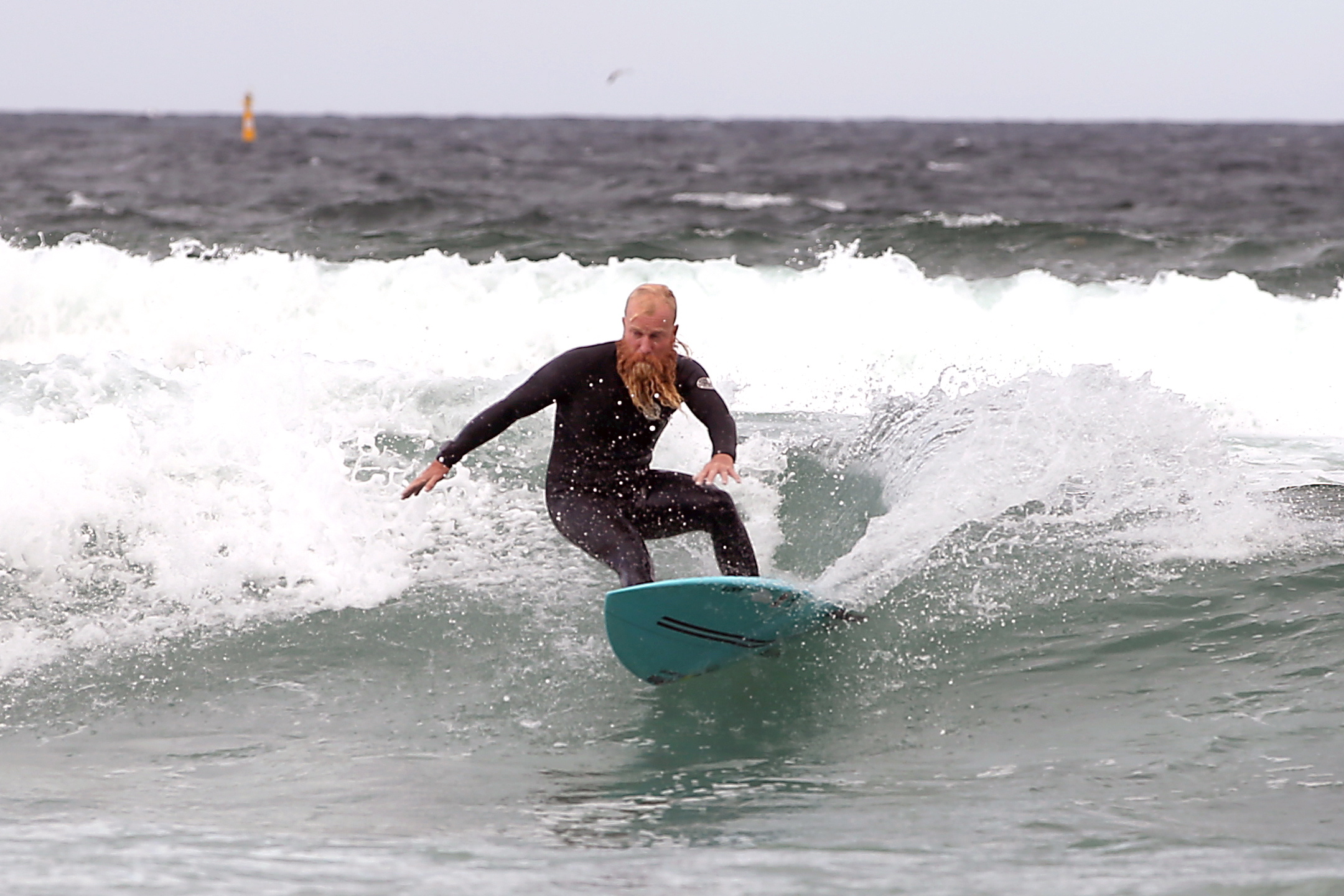 Blake Johnston surfea durante 40 horas, la sesión más larga de la historia