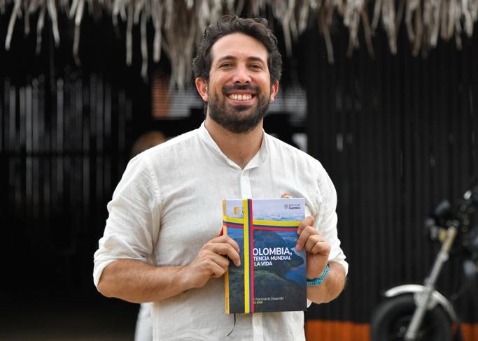 Esta es la hoja de vida de Diego Guevara, el ministro de Hacienda que nombró Petro