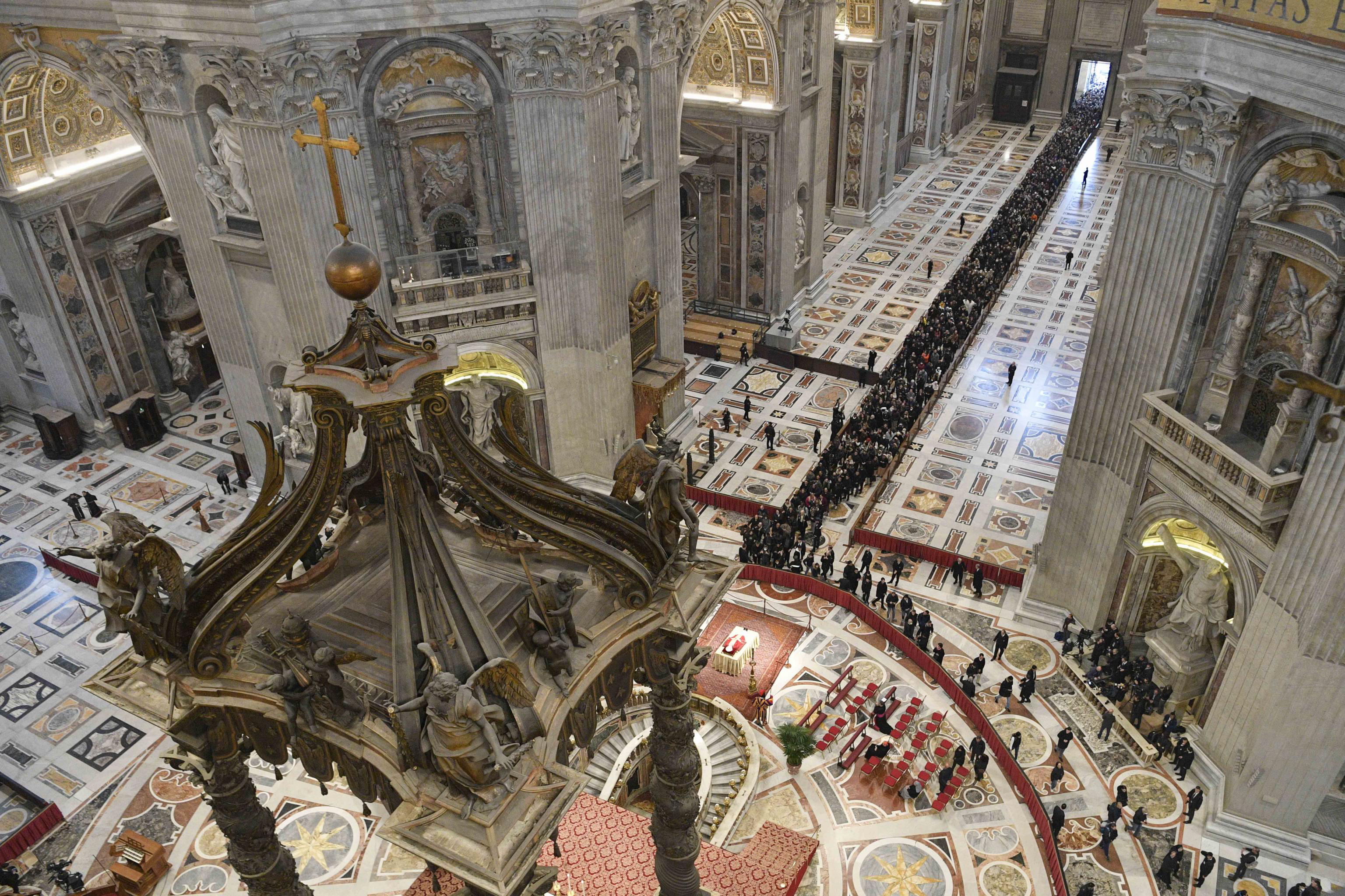 Vatican City (Vatican City State (holy See)), 02/01/2023.- A handout photo made available by Vatican Media shows faithful paying their respects to Pope Emeritus Benedict XVI (Joseph Ratzinger) whose body lies in state in the Saint Peter's Basilica for public viewing, Vatican City, 02 January 2023. Former Pope Benedict XVI died on 31 December at his Vatican residence, aged 95. For three days, starting from 02 January, the body will lay in state in St Peter's Basilica until the funeral on 05 January. (Papa) EFE/EPA/VATICAN MEDIA HANDOUT EDITORIAL USE ONLY/NO SALES