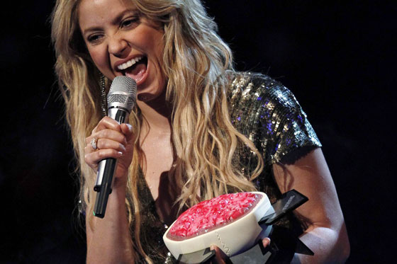 Shakira recibe premio en los MTV