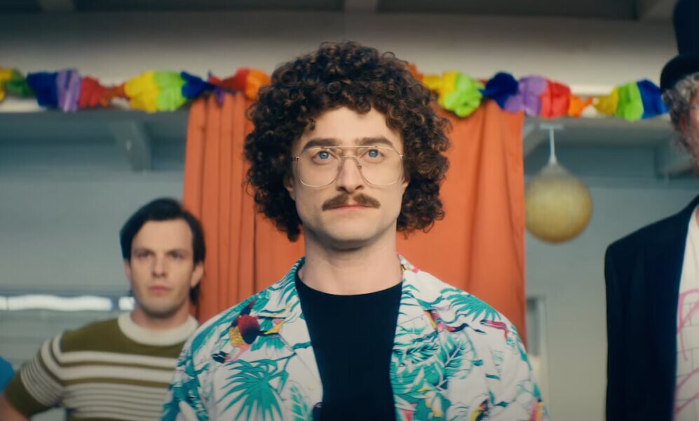 Impactante cambio de Daniel Radcliffe en el tráiler de “The Al Yankovic Story”