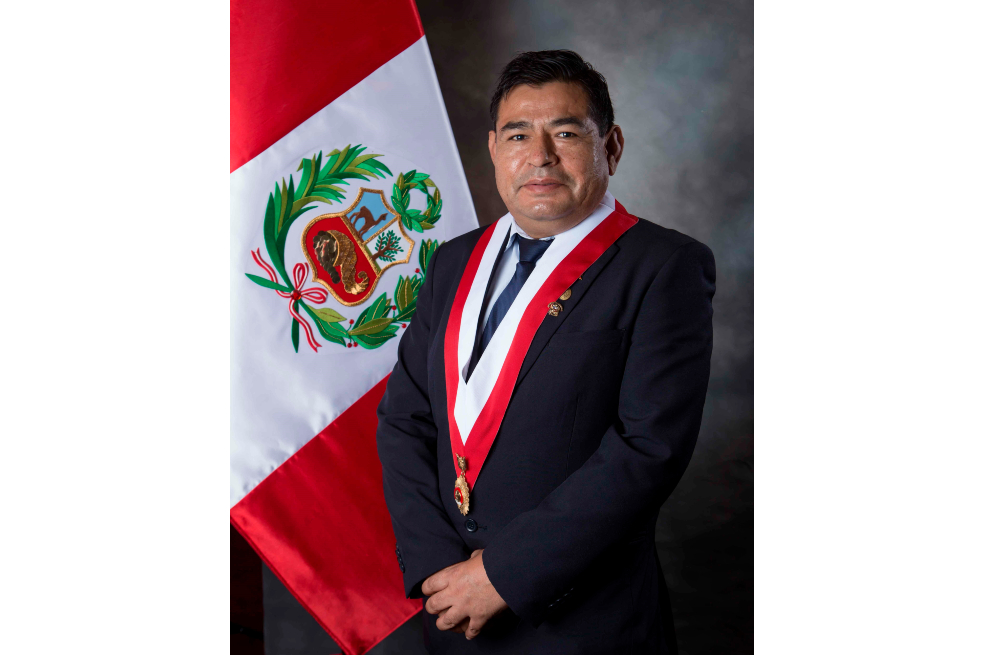 La investidura del Gobierno de Perú fue suspendida por la muerte de un congresista