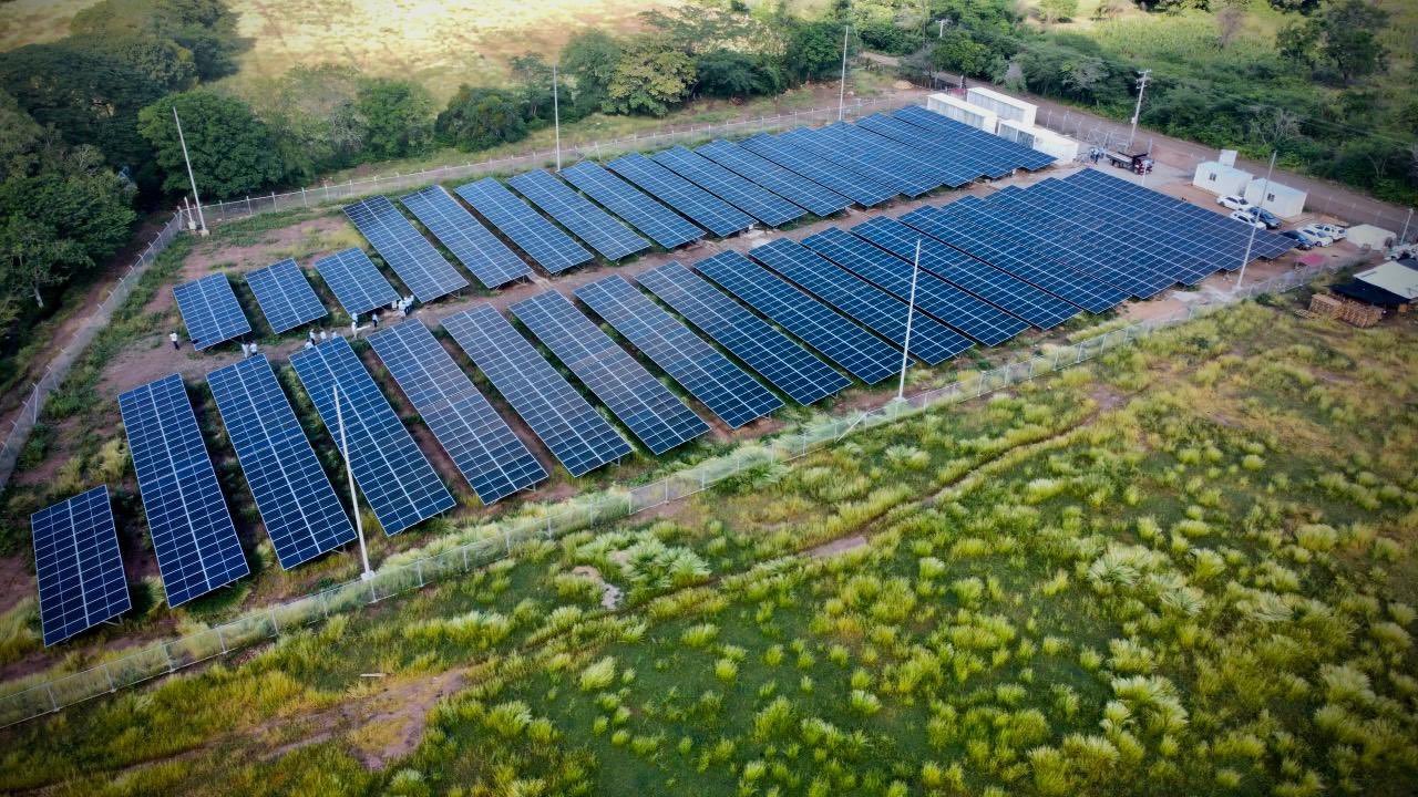 Inauguran comunidad energética con firmantes de paz en La Guajira