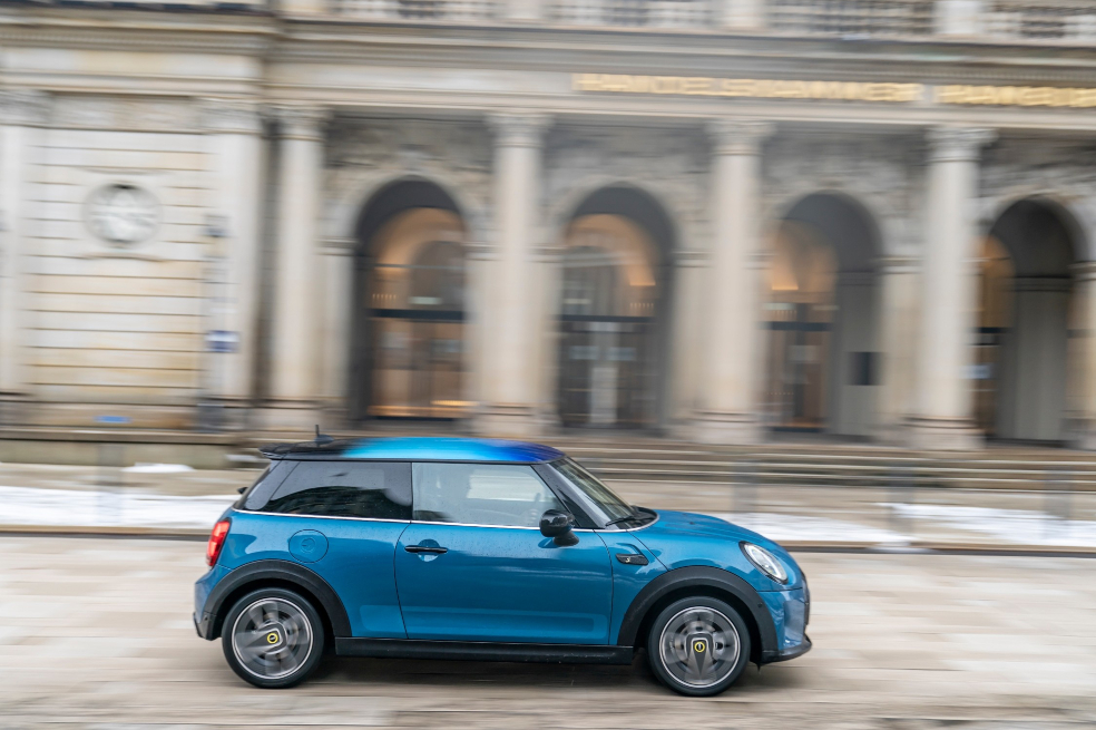 Mini Cooper SE.