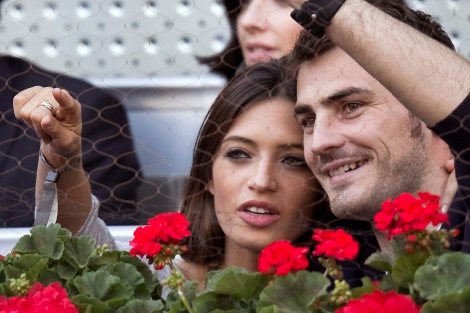 Iker Casillas ‘no para’ de hablar por teléfono con Sara Carbonero