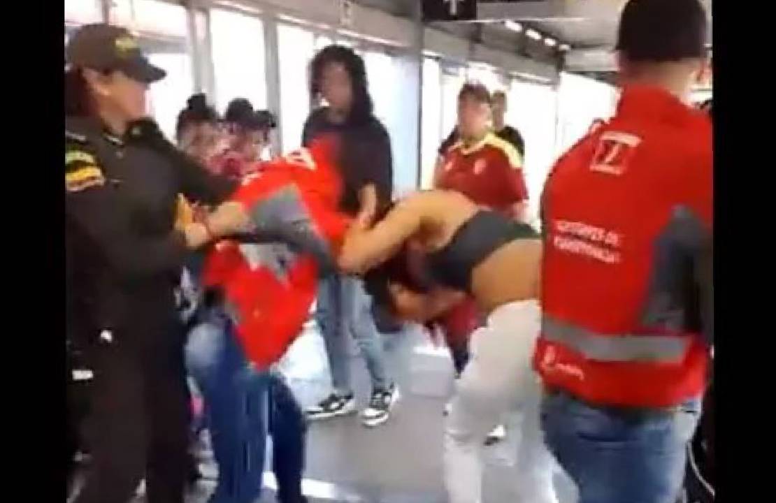 Gestora de convivencia fue golpeada en estación de Transmilenio