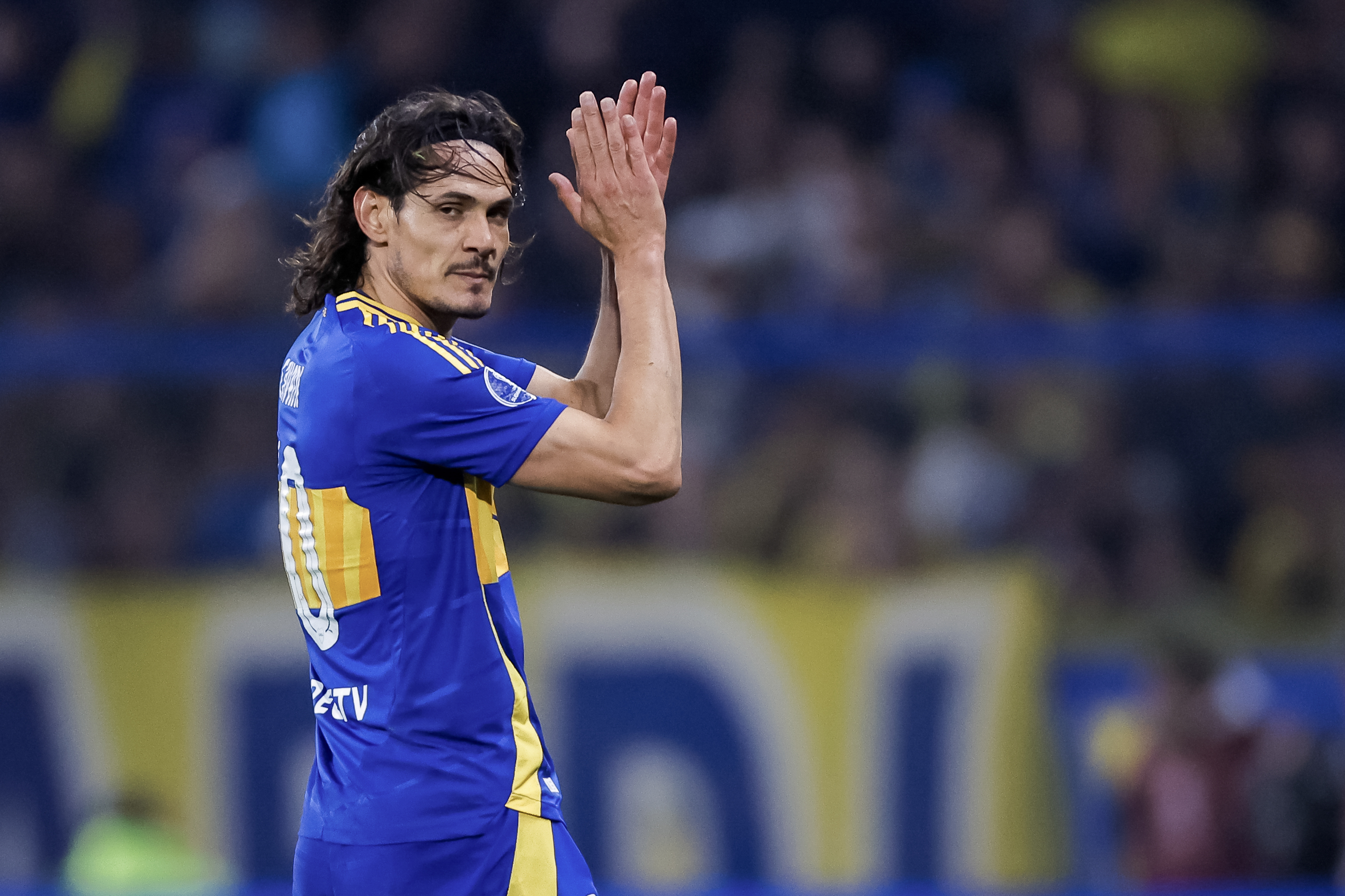 AMDEP4733. BUENOS AIRES (ARGENTINA), 15/08/2024.- Edinson Cavani de Boca reacciona este jueves, en el partido de ida de octavos de final de la Copa Sudamericana entre Boca Juniors y Cruzeiro en el estadio La Bombonera en Buenos Aires (Argentina). EFE/ Juan Ignacio Roncoroni