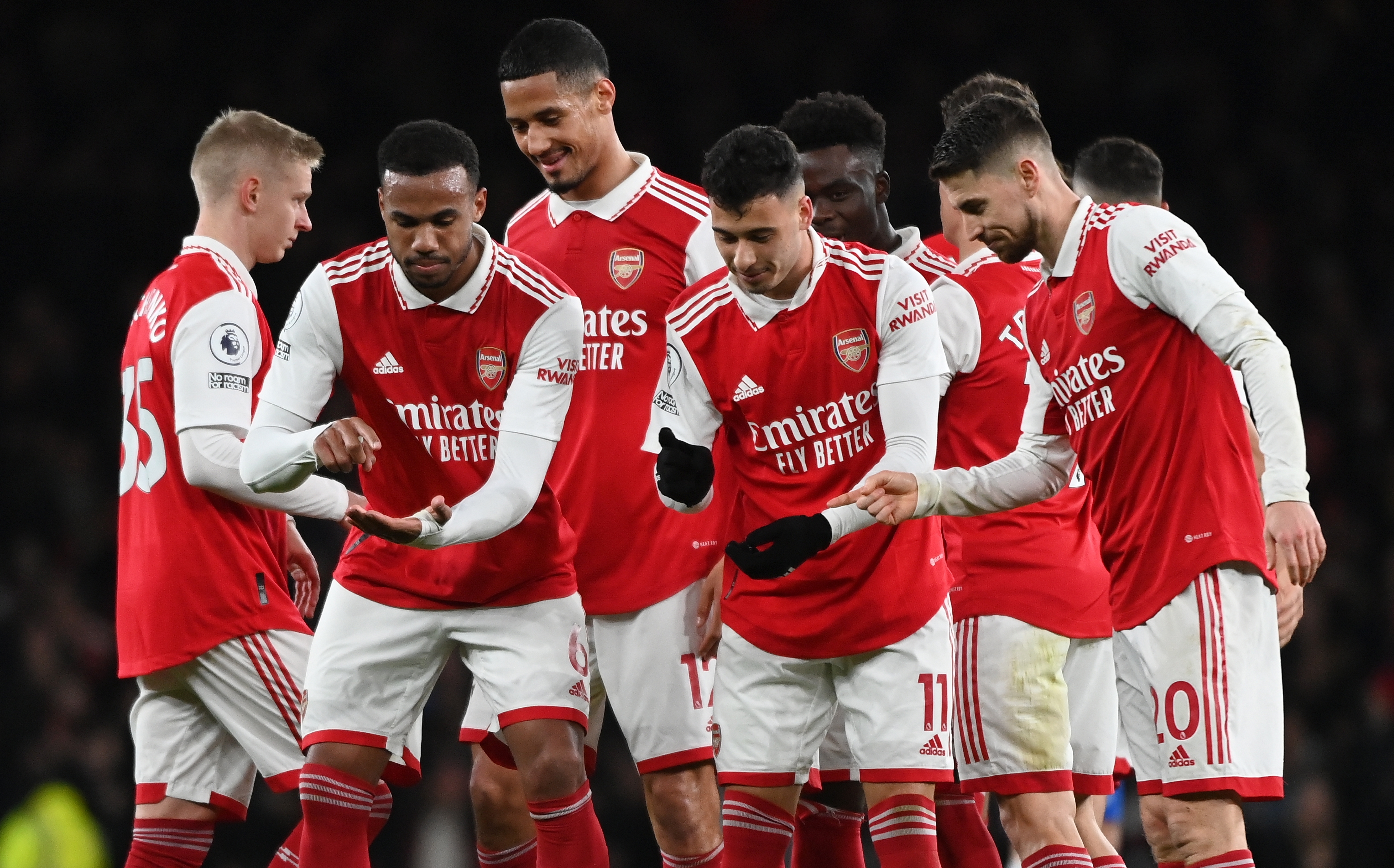 Arsenal goleó y es el líder de la Premier League a cinco puntos de Manchester City