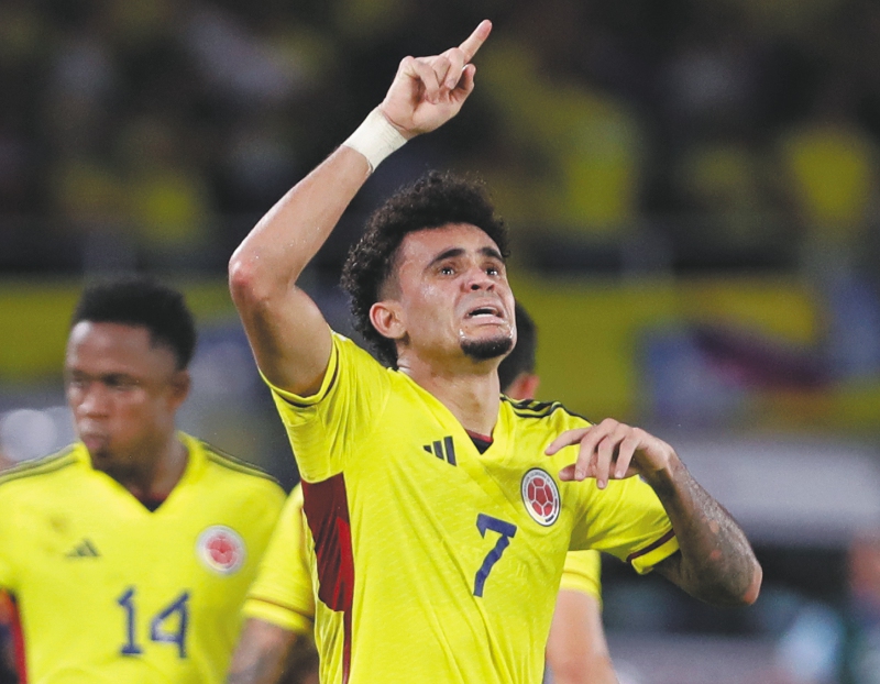 Luis Díaz le dedica su segundo gol contra Brasil a su padre, quien había sido liberado por la guerrilla del ELN el jueves 16 de noviembre de 2023. / AP