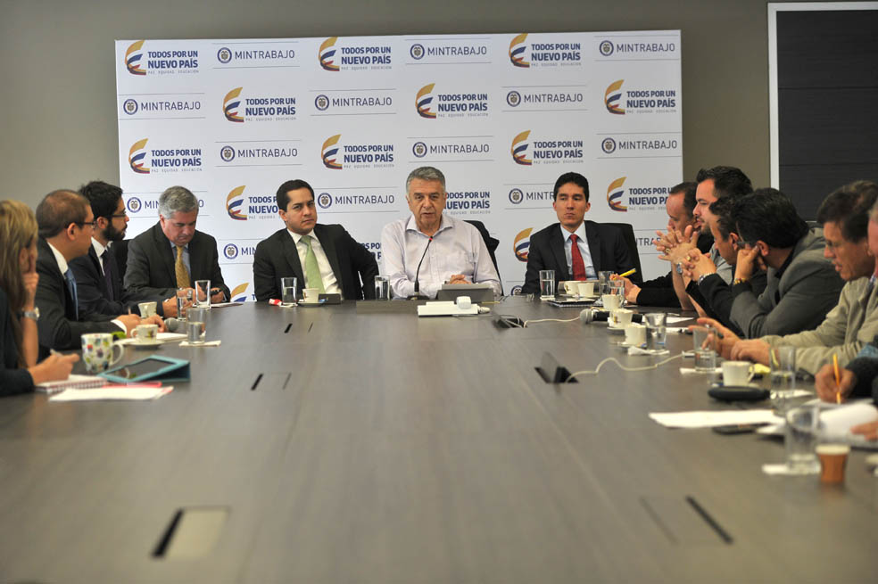 El ministro de Trabajo, Luis Eduardo Garzón, se reunió con representantes de la Unión Sindical Obrera para evitar un paro. / Gustavo Torrijos - El Espectador