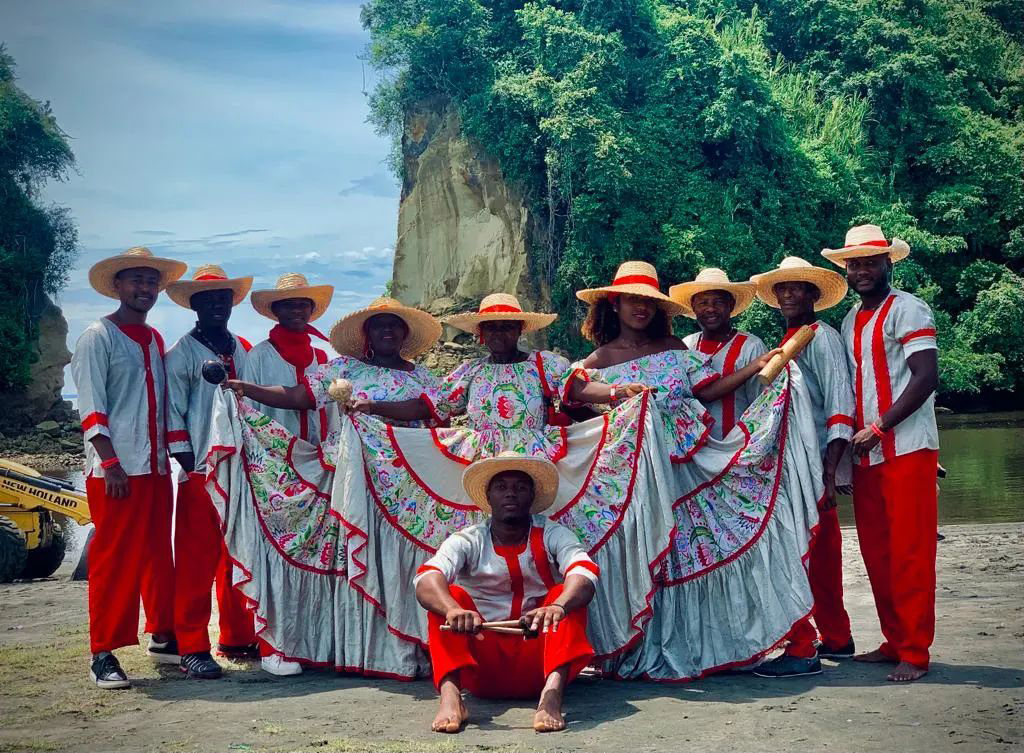 Cuando el río suena, marimba lleva