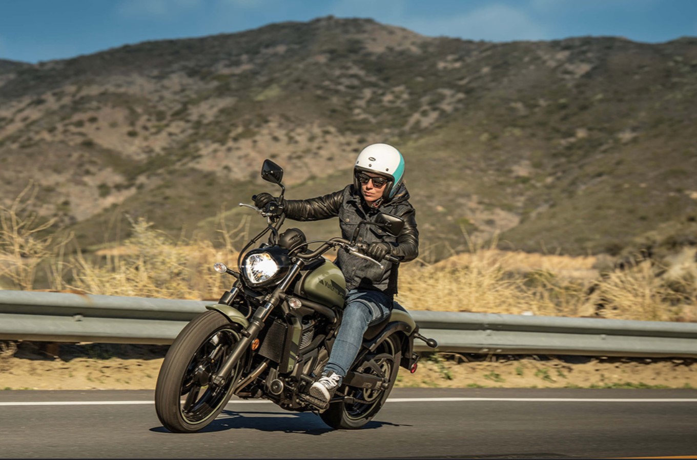 ¿Va a manejar su moto en tierra caliente? Tenga en cuenta estos consejos
