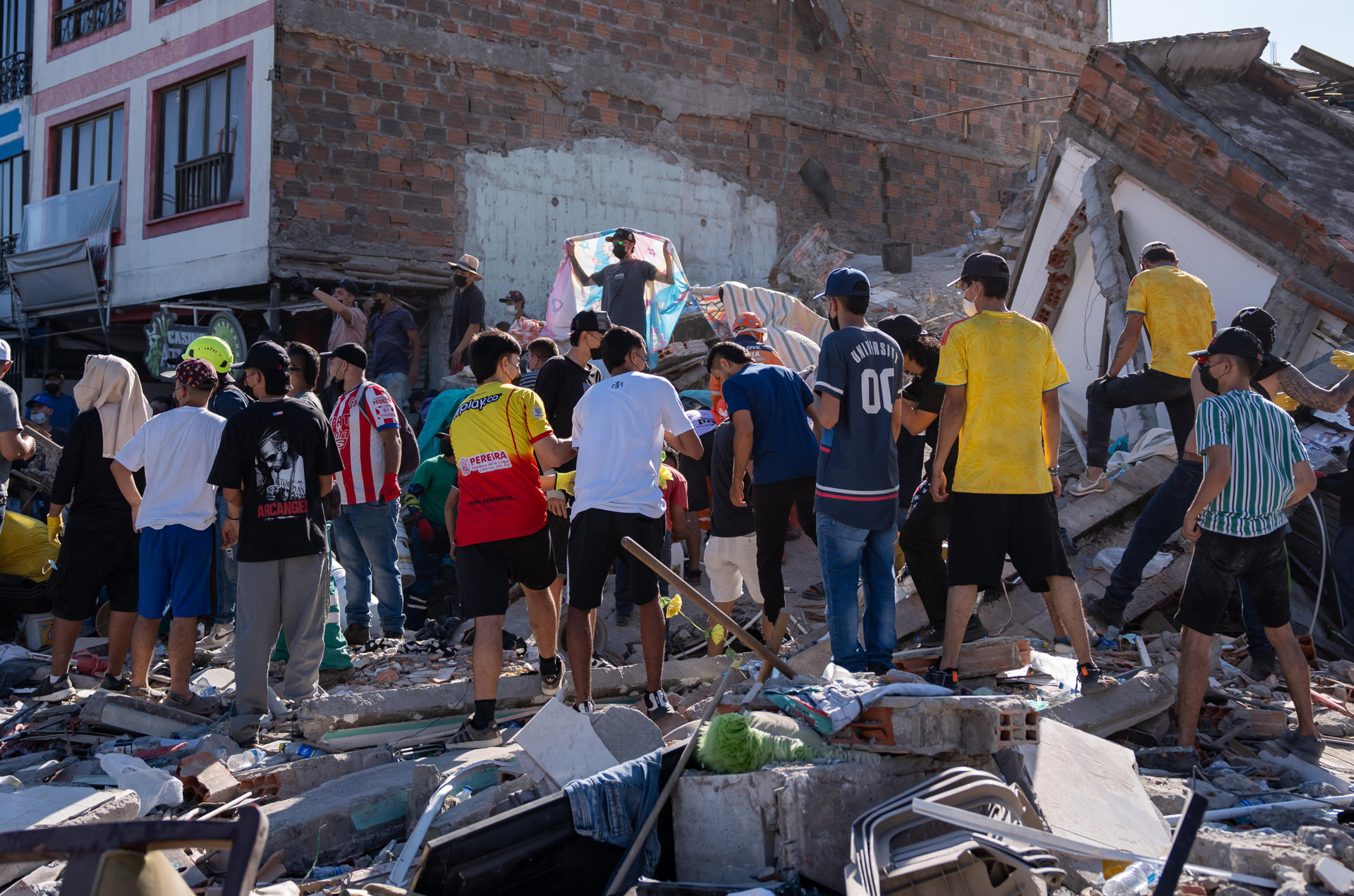 El mundo se solidariza con Colombia y De la Espriella enfrenta una emergencia nacional