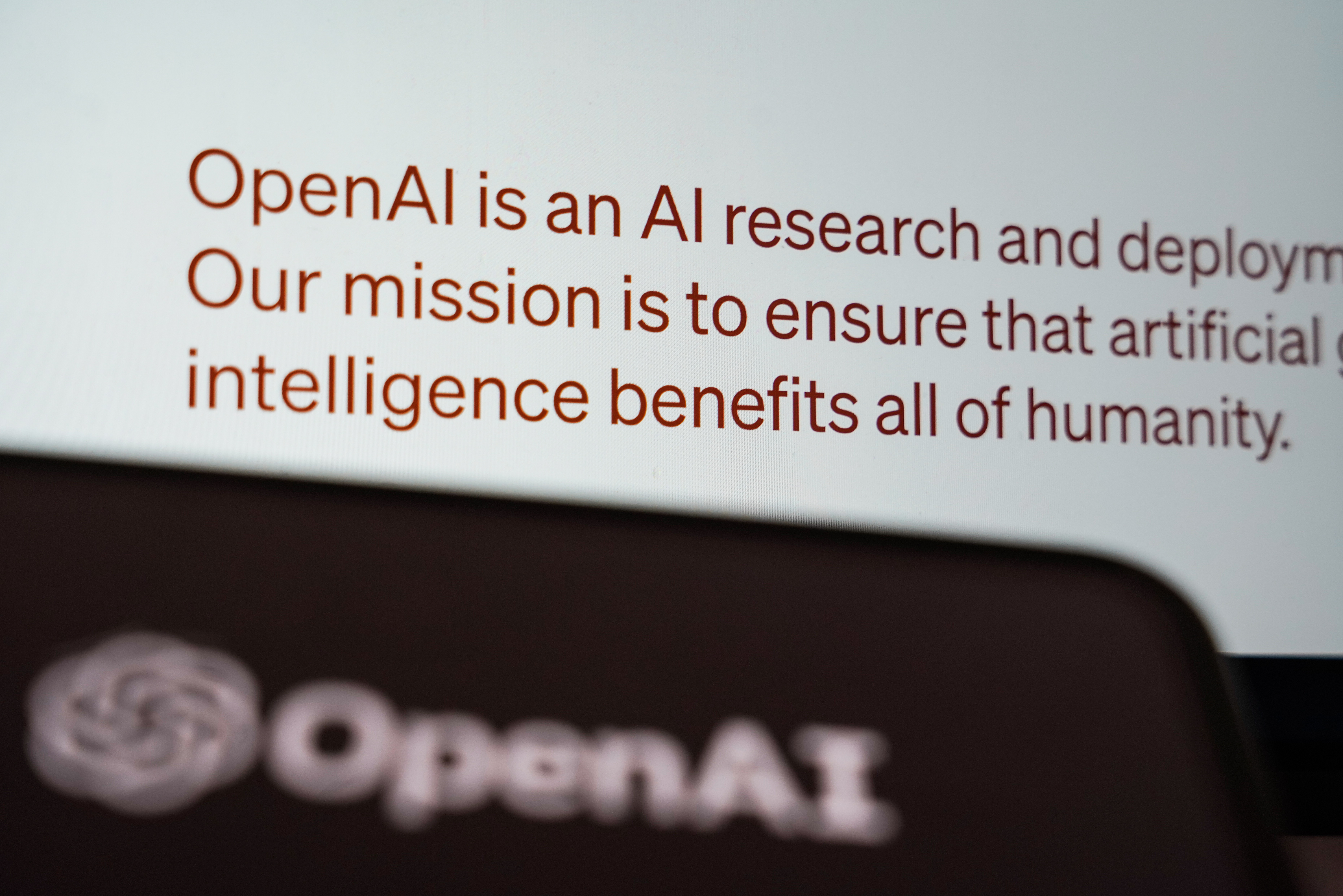 Acuerdo de OpenAI y News Corp: ChatGPT podrá nutrirse de artículos de noticias