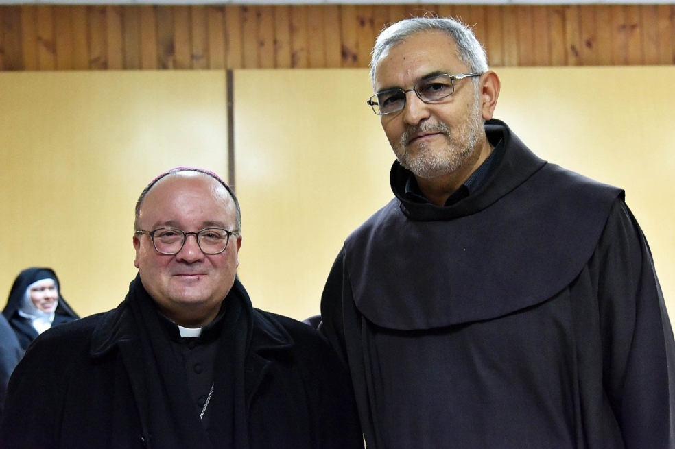 La iglesia reacciona y presenta oficina de denuncias de abuso en Chile