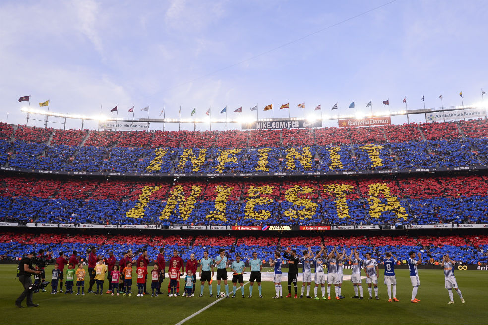 Andrés Iniesta se despidió del Barcelona en medio de una emotiva ovación