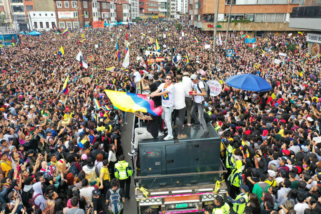 La música se toma las calles y parques de Bogotá en apoyo a protesta social