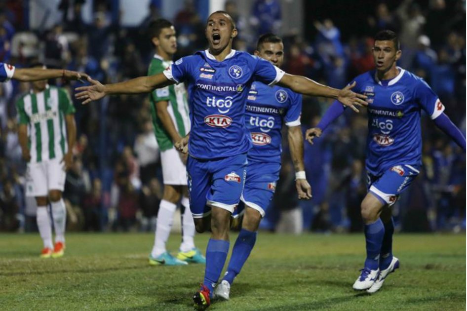 Nacional dejó ir al último minuto la victoria en Paraguay: igualó 1-1 con Sol de América