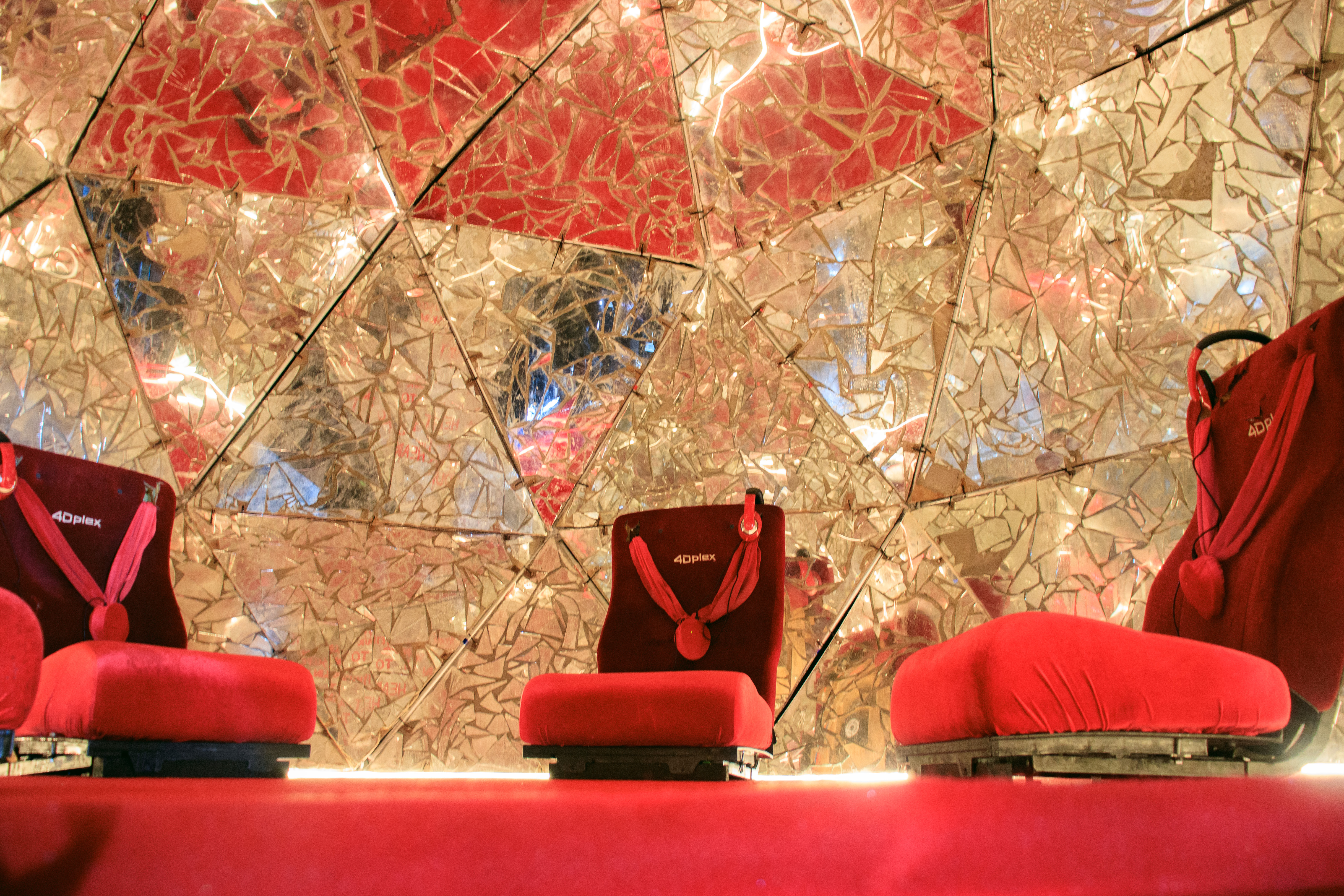 Interior de la obra "Listen", que podrá ser visitada hasta el próximo 30 de octubre en Bogotá.