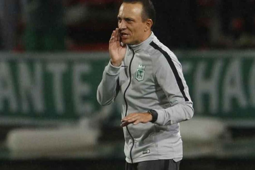 Alejandro Restrepo no va más como entrenador de Atlético Nacional
