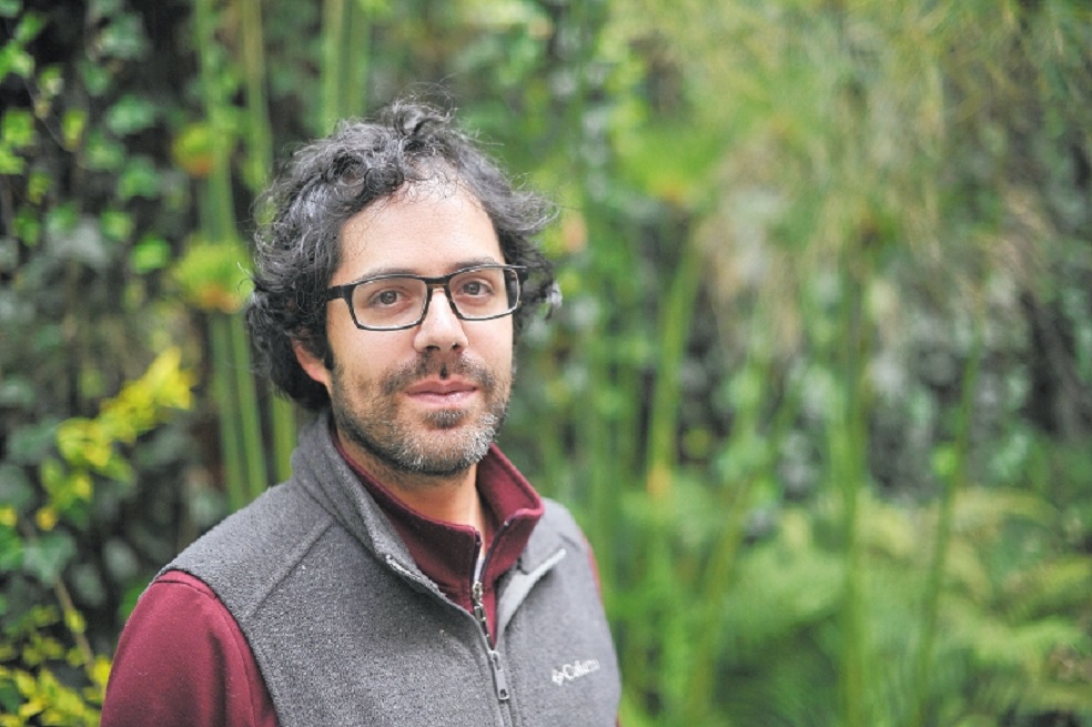 El naturalista que más aves y plantas ha visto en Bogotá
