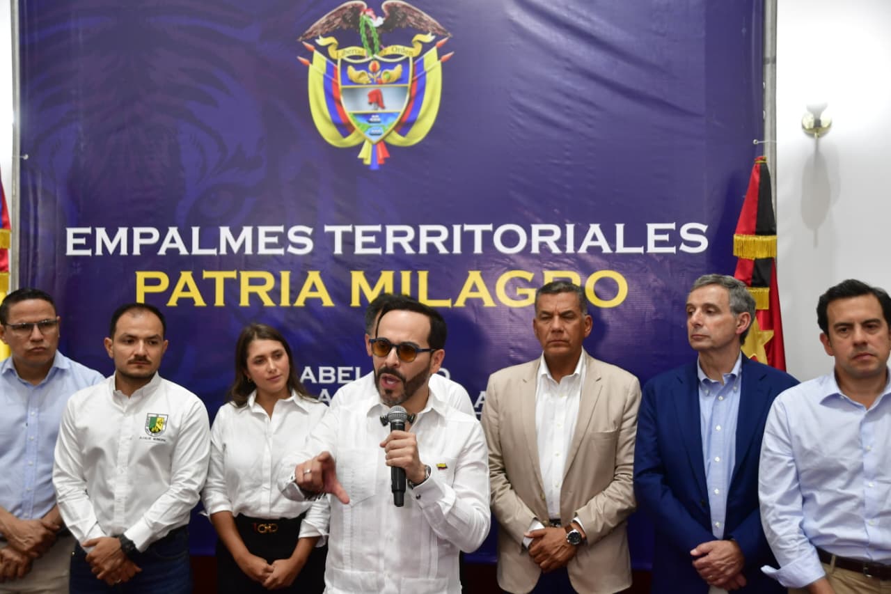 Se compone el gabinete designado de De la Espriella: 13 ministerios en firme, faltan cinco