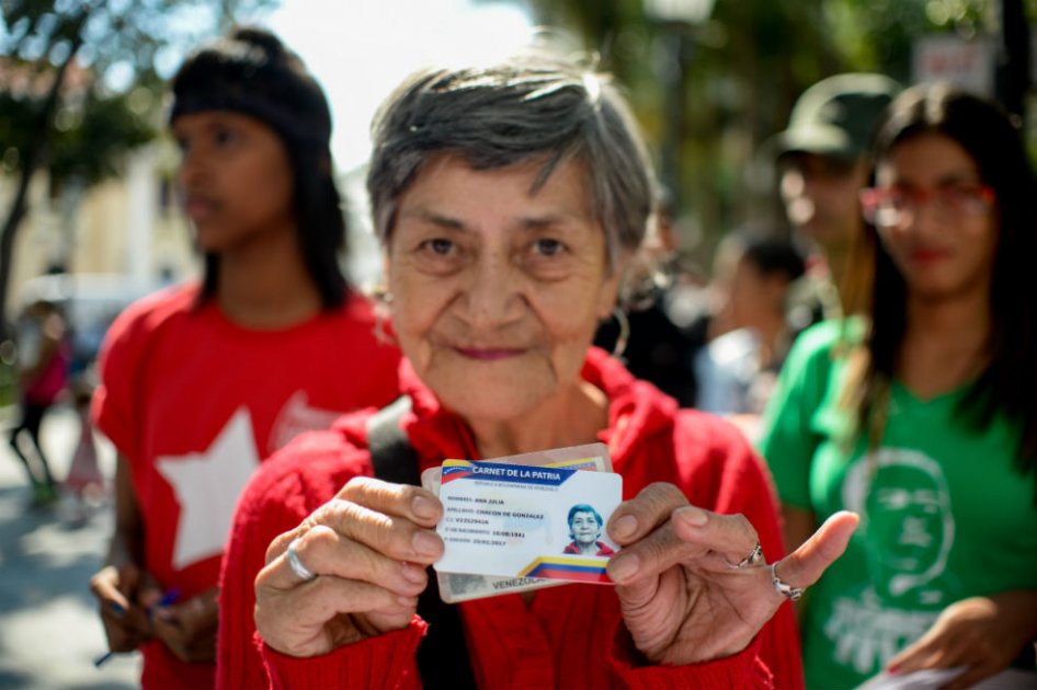 ¿Chantaje o ayuda? el polémico "Carnet de la Patria" en Venezuela