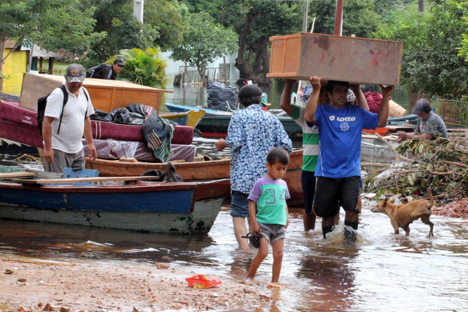 Niños paraguayos desplazados por inundaciones, expuestos a abuso sexual