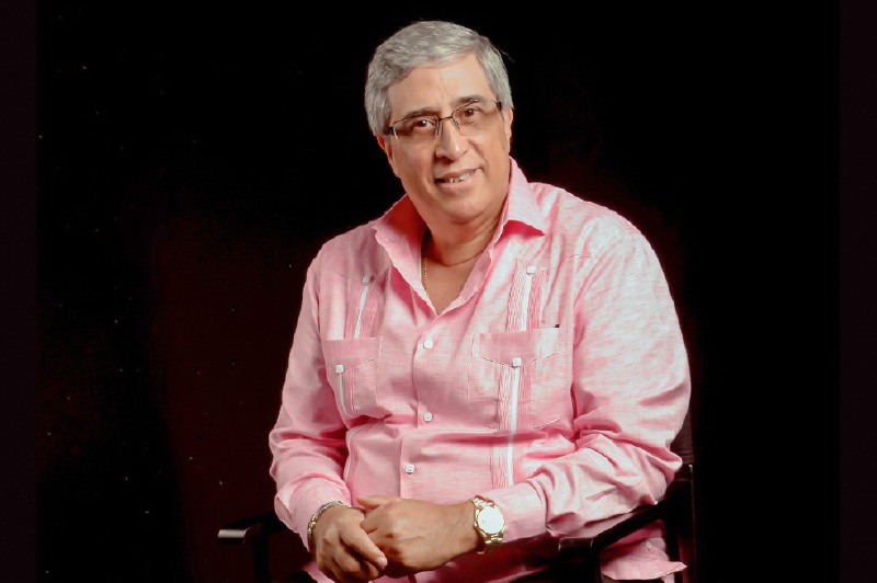 Nelson Estévez, cuatro décadas de música tropical