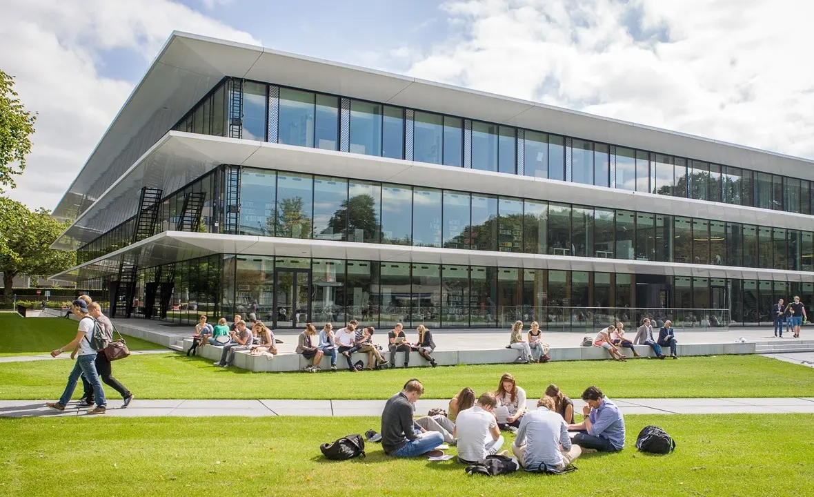 ¿Interesado en estudiar en el exterior en 2024? Estas son las becas vigentes del Icetex