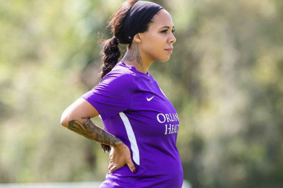 Sydney Leroux, la futbolista que asistió embarazada al entrenamiento de su equipo