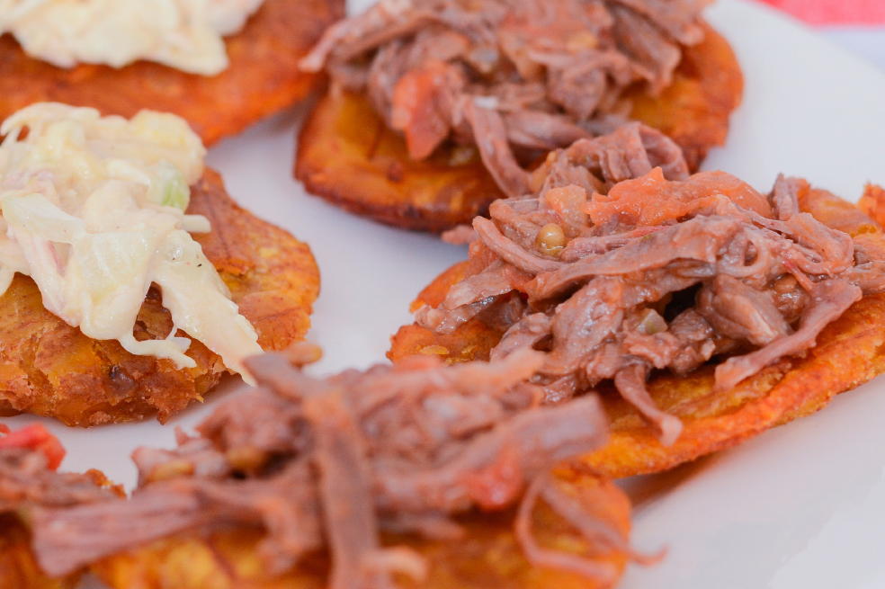 Receta para preparar patacones con carne desmechada ¡Disfrútalos!