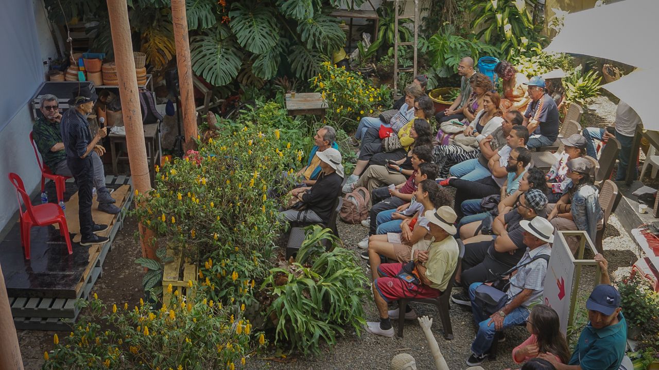 Jaime Echeverri Restrepo es el literato jardineño más importante del municipio del suroeste antioqueño. En sus letras se han narrado problemáticas de la zona, como el despojo de tierras. De ahí que la SAE incluyó sus libros en una sala de la exposición y lo invitó a contar algunas de sus historias.