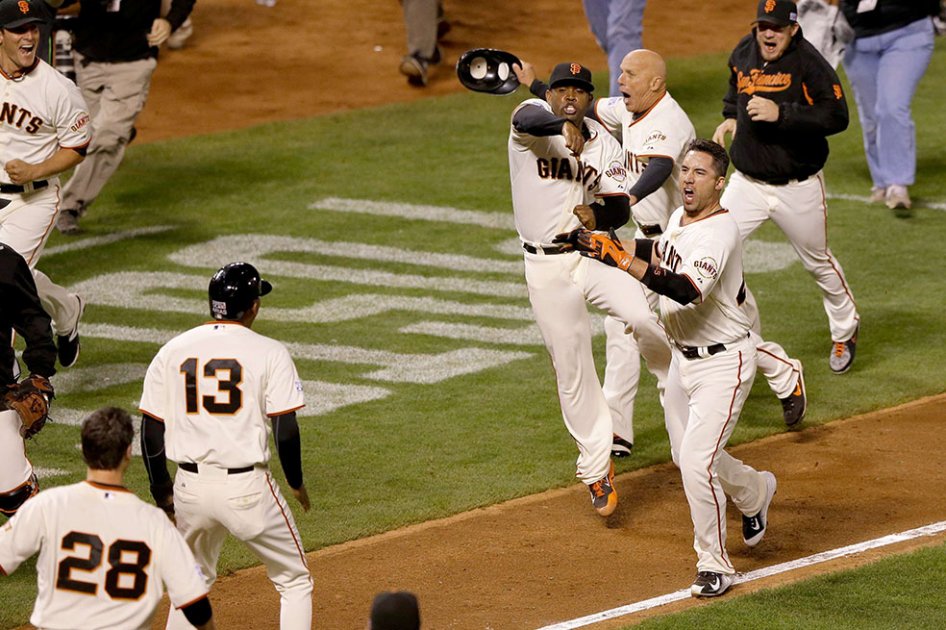 Travis Ishikawa conectó el cuadrangular que le dio el pase a los Gigantes a la Serie Mundial. //AFP