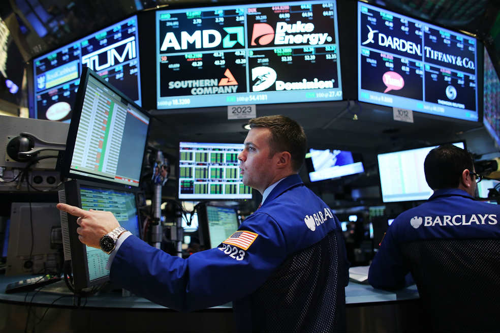 Mercado accionario recupera la forma