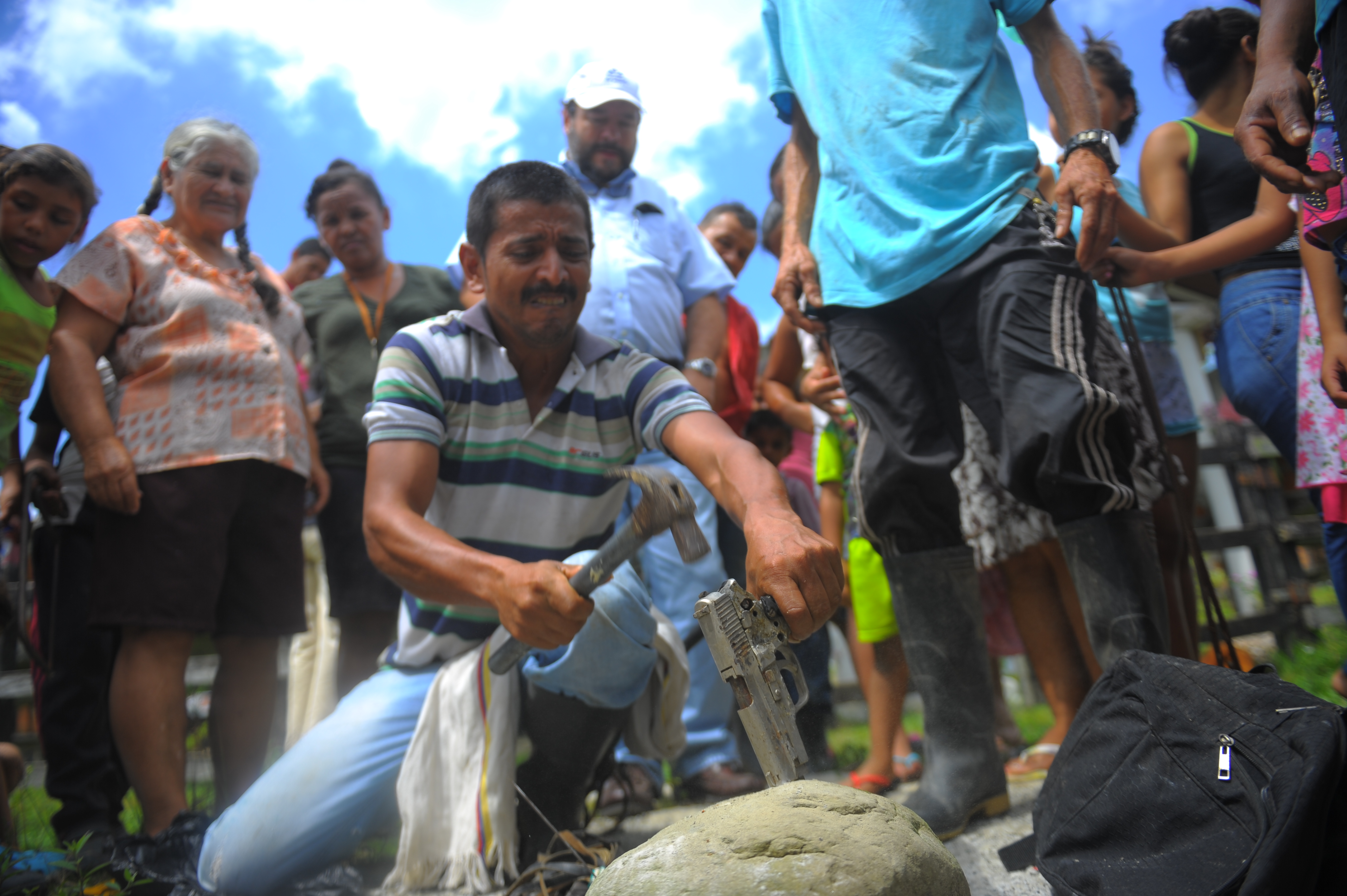 Comunidad de Paz de San José de Apartadó destruyó armas decomisadas a paramilitares