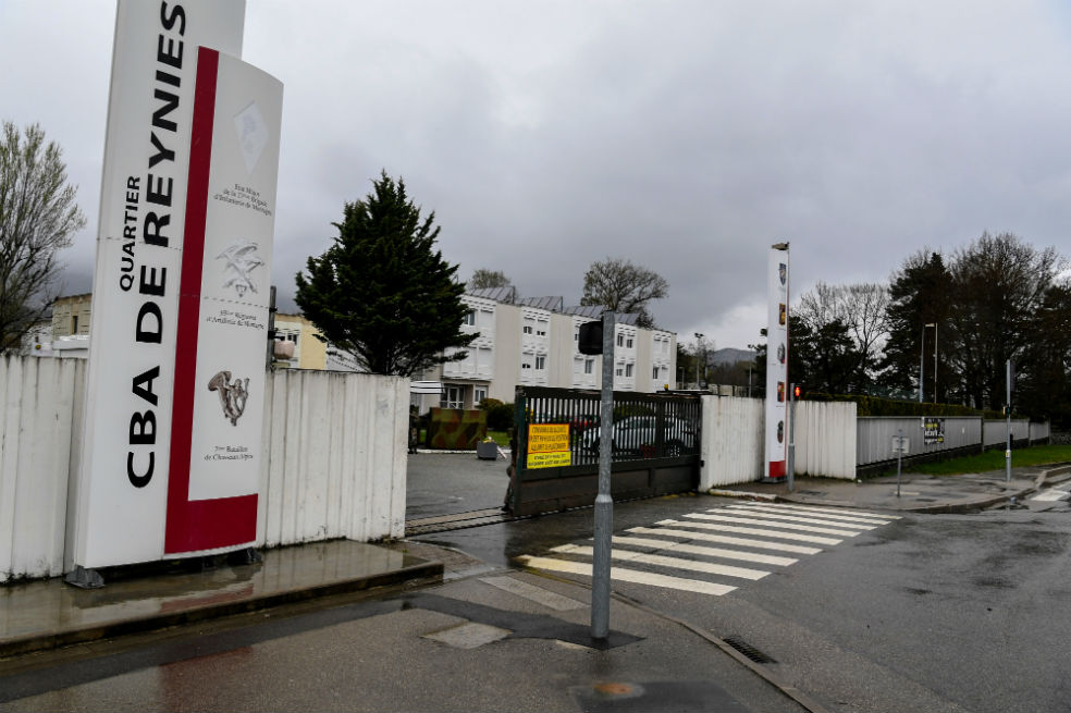 Hombre intenta atropellar a militares en Francia sin dejar heridos