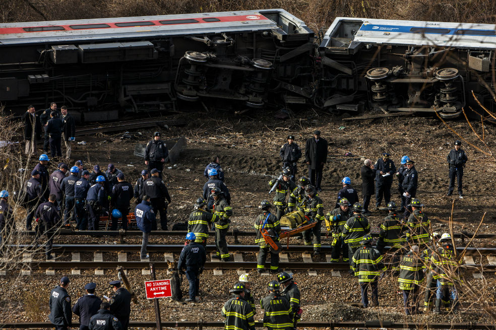 En fotos: Impresionante descarrilamiento de tren en Nueva York