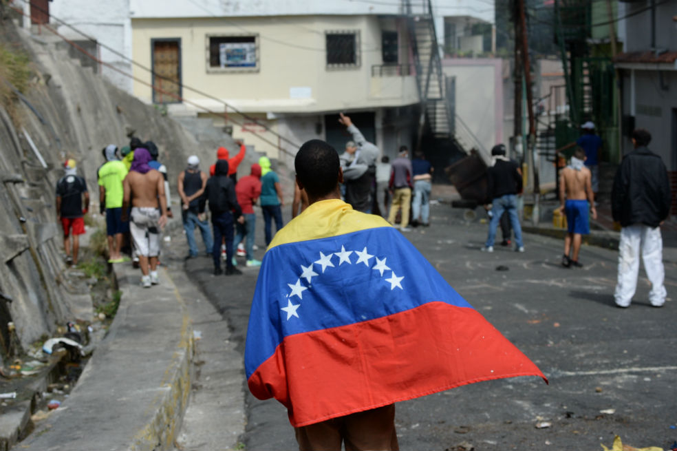 Protesta contra Maduro se extiende hasta la madrugada en varias zonas de Caracas