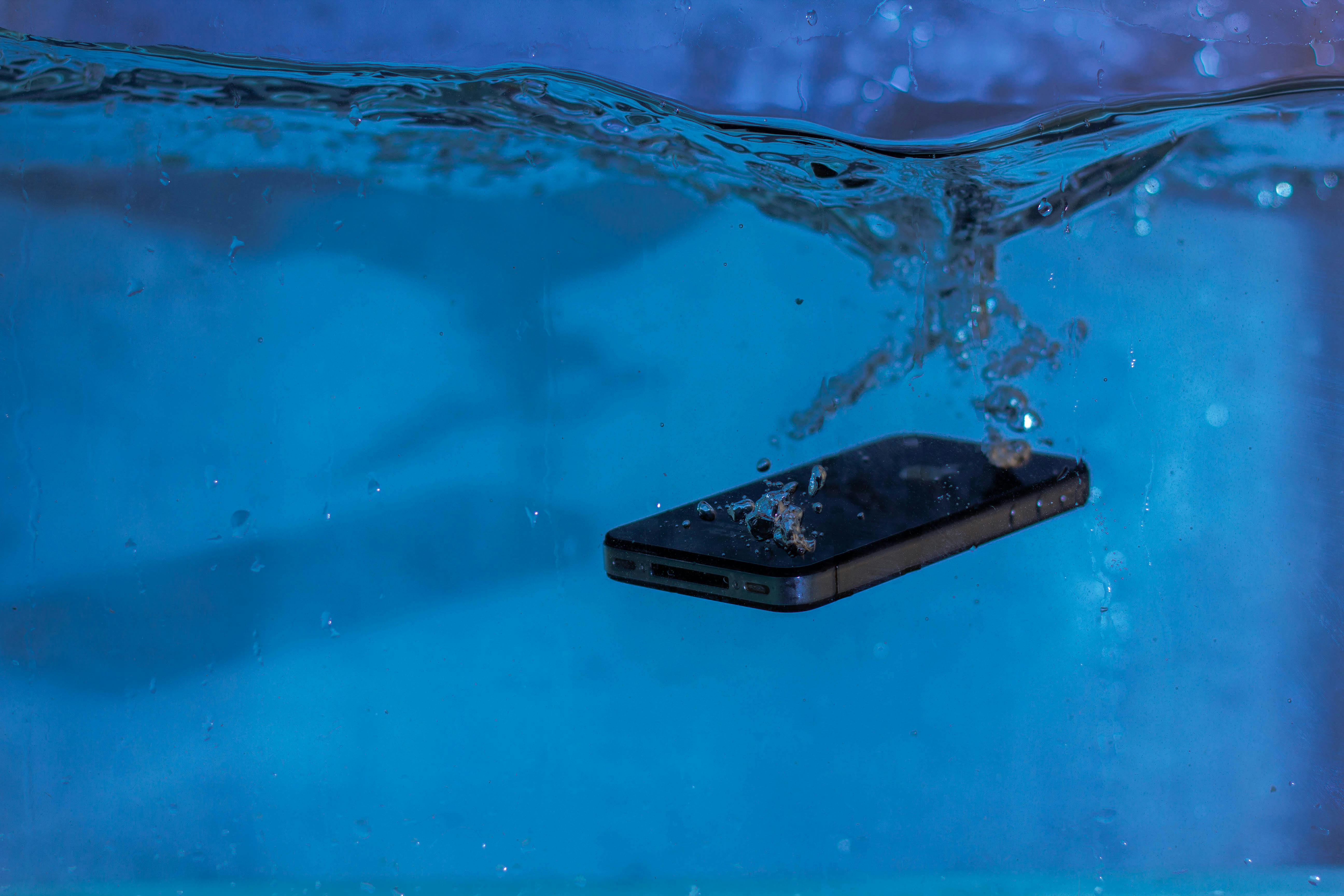¿Qué significa que un celular tenga IP67 o IP68? Resistencia al agua explicada y cómo verla