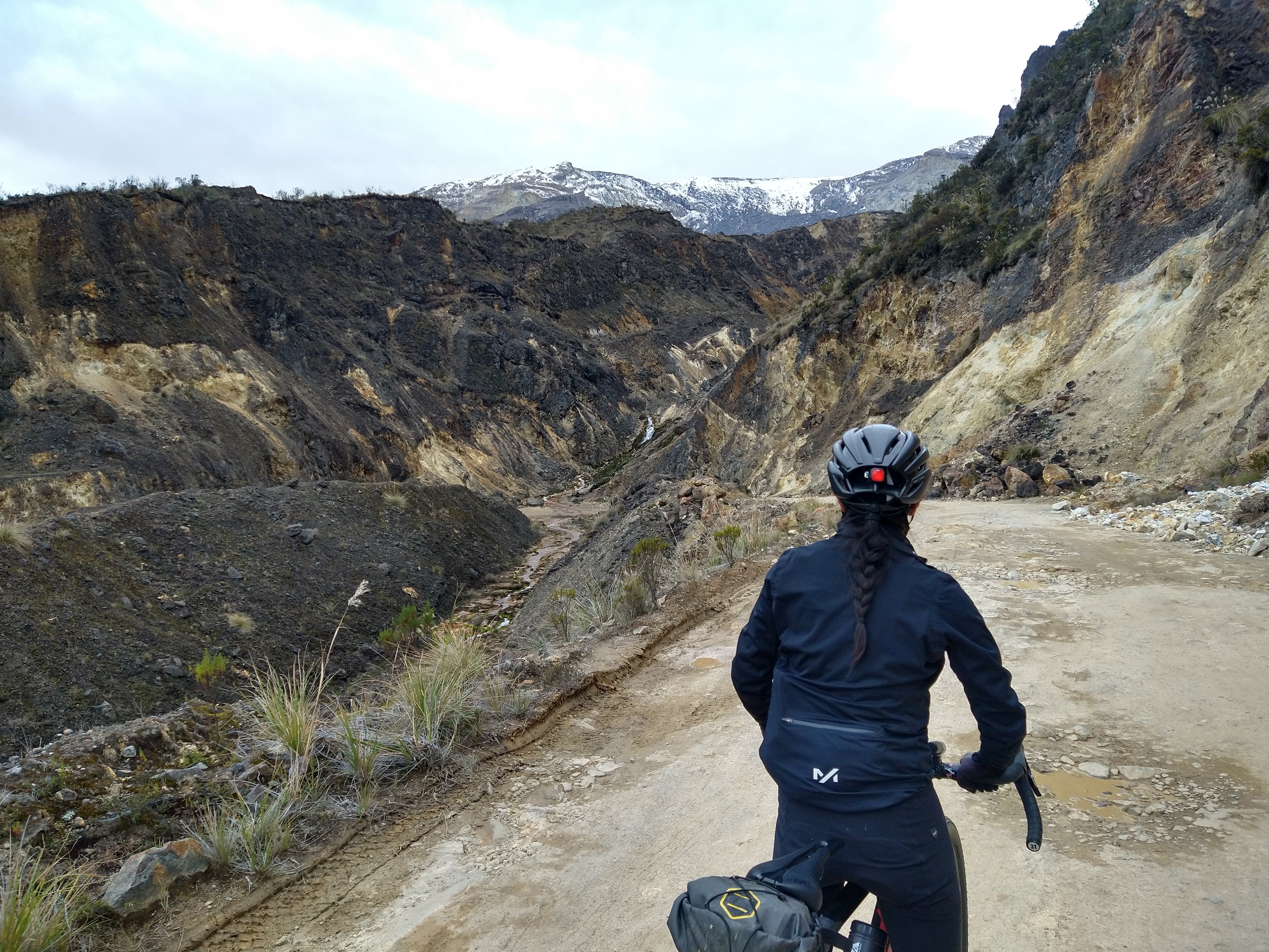 1. Parque Nacional Natural Los Nevados: Debido a que el ciclista es un escalador por naturaleza, las montañas son una parte esencial de su vida, por este motivo siempre está buscando llegar a la cima más alta en su “caballito de acero”.