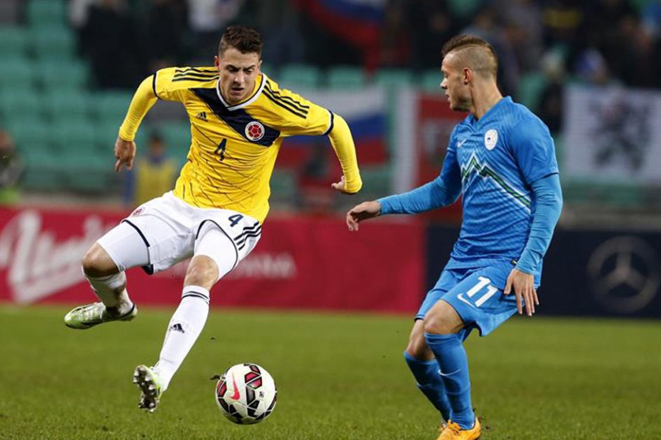 Santiago Arias deja la selección y regresa a Holanda para continuar su recuperación