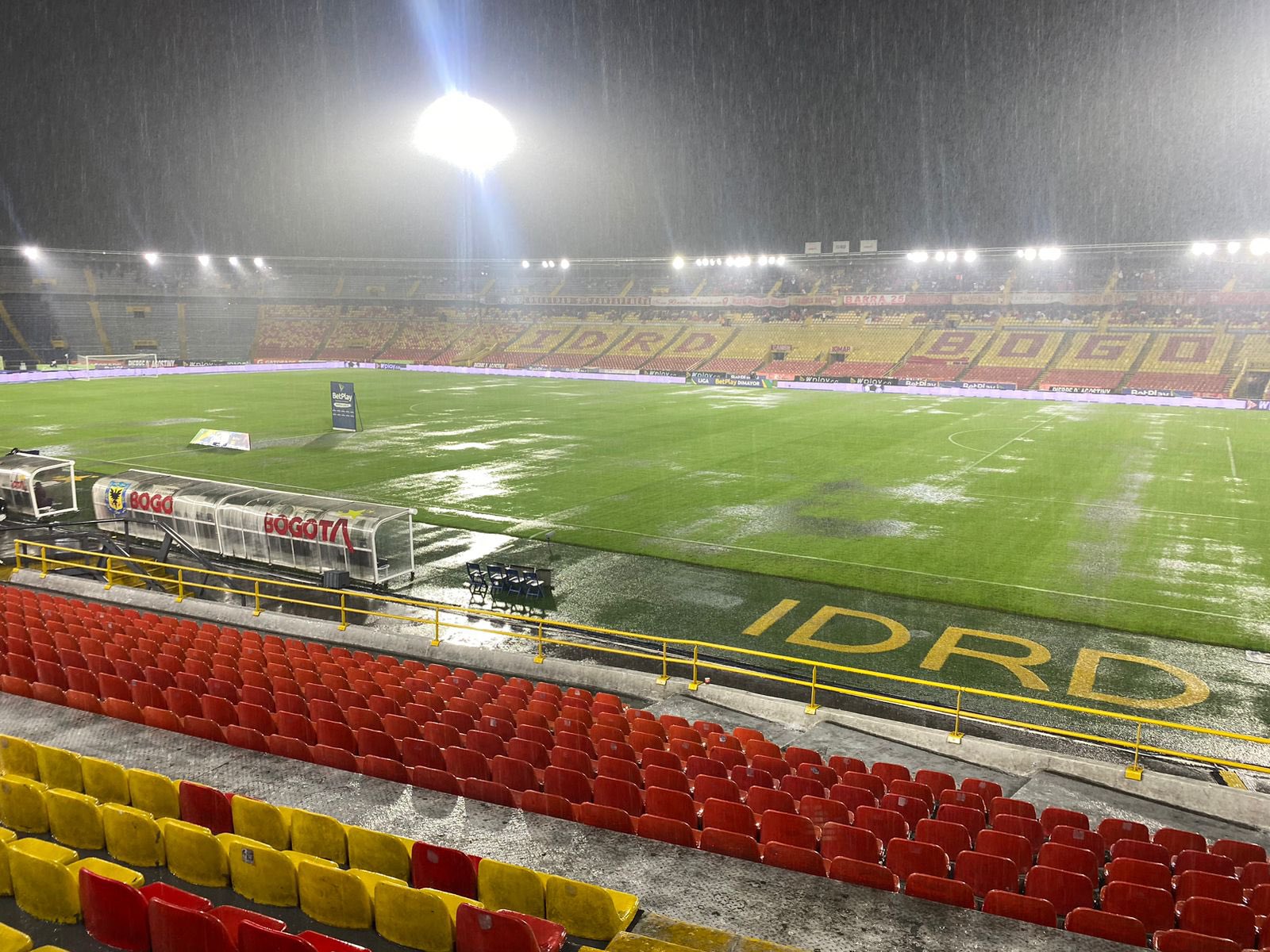 El partido entre Santa Fe y Cali fue aplazado por lluvia